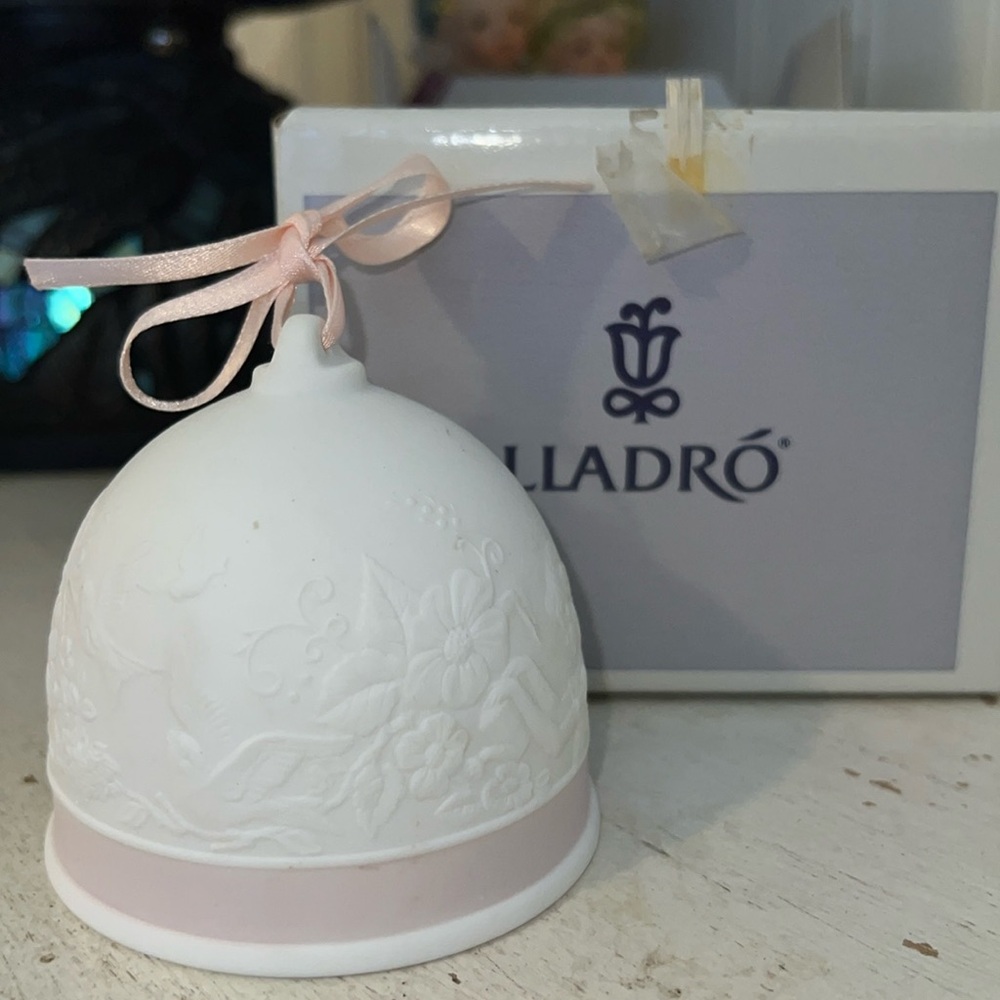 New in box 1991 Lladro 7613 spring bell